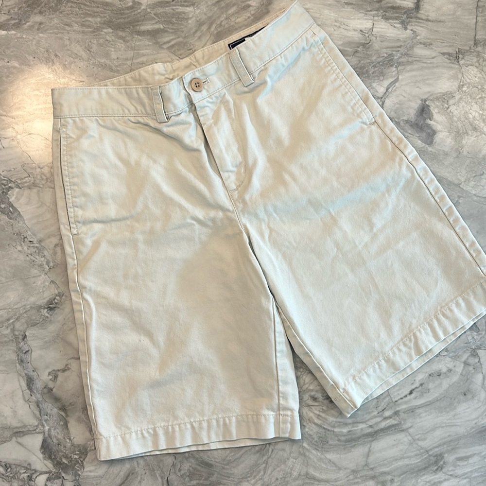 Vineyard vines khaki shorts